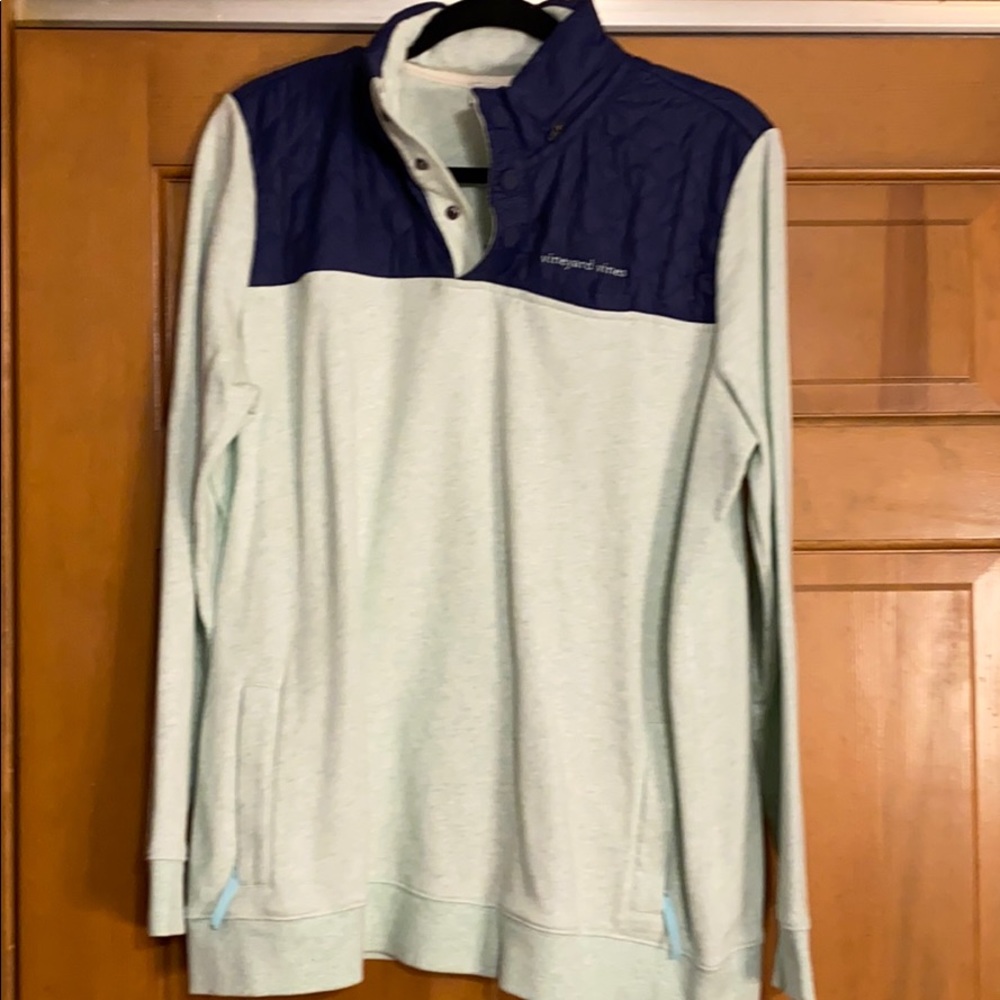 Vineyard vines pull over